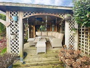 SEAVIEW ROAD- click for photo gallery